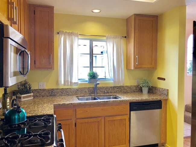 Photo - 1451 Robinson Ave