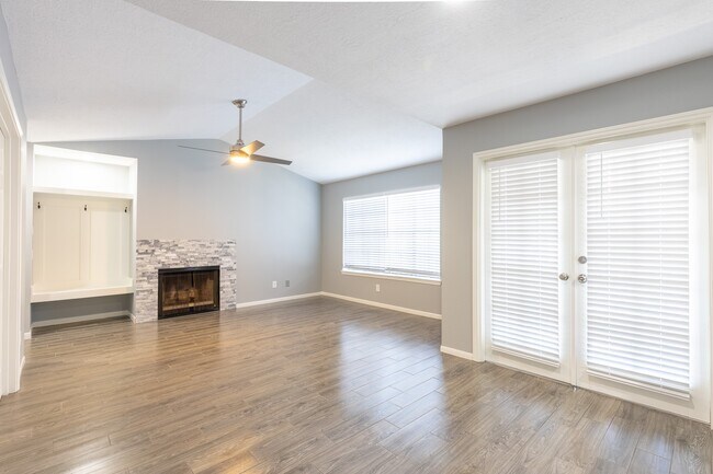 Building Photo - 14600 Fonmeadow Dr Unit 303 Rental