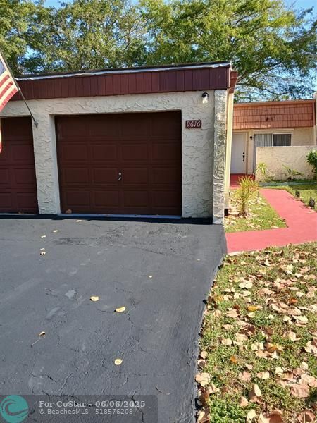 Photo - 9616 Oakburst Ln