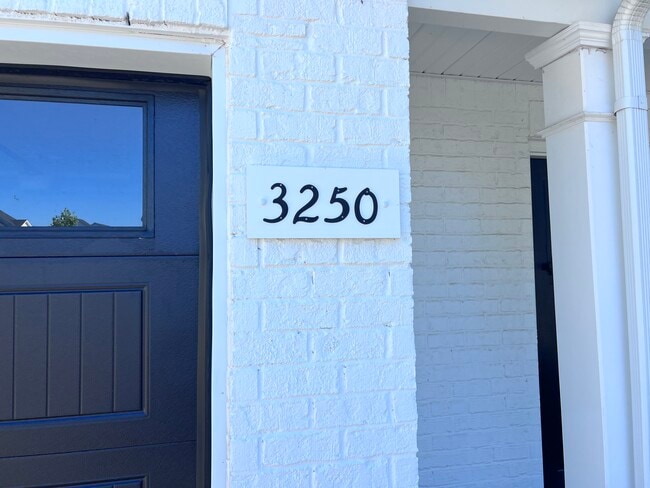 Photo - 3250 Clemons Cir