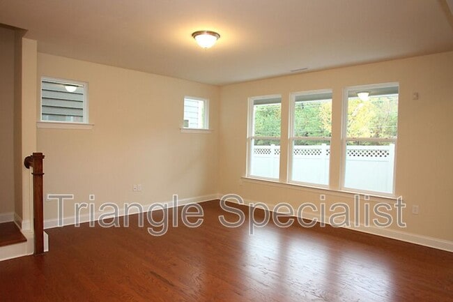 Photo - 215 Begen St