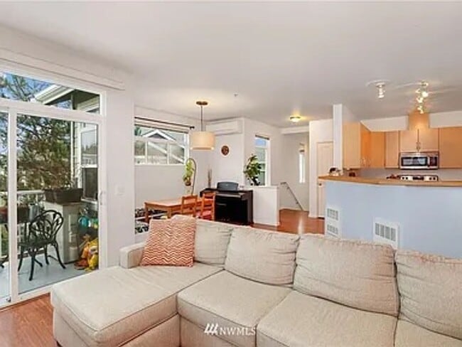 Photo - Sammamish 2 Bed 2 Bath