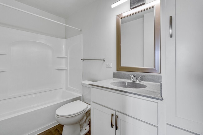 bathroom photo - Arbor Lake Apartments