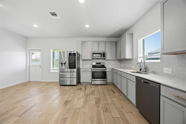 Photo - 2402 Mount Dana Dr
