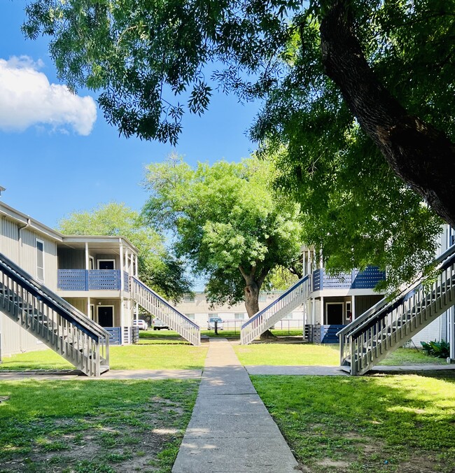 Pearl at Oyster Creek Apartments - Pearl at Oyster Creek Apartments