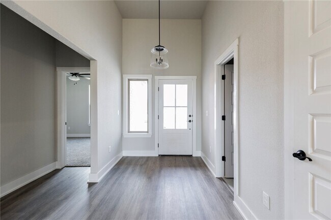 Photo - 808 Kelley Ann St