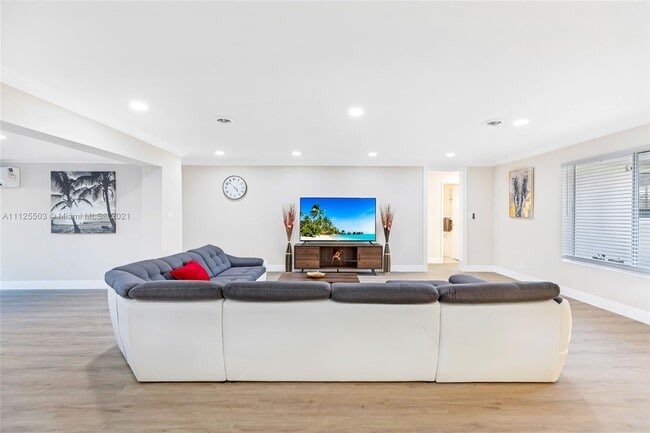 Photo - 5740 NE 19th Ave