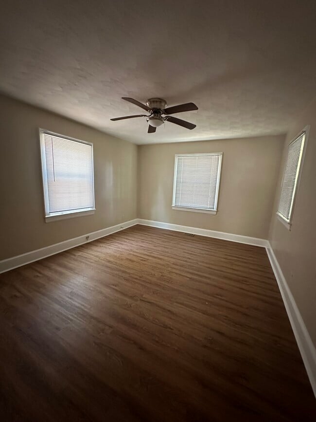 Photo - 107 Mitchell St