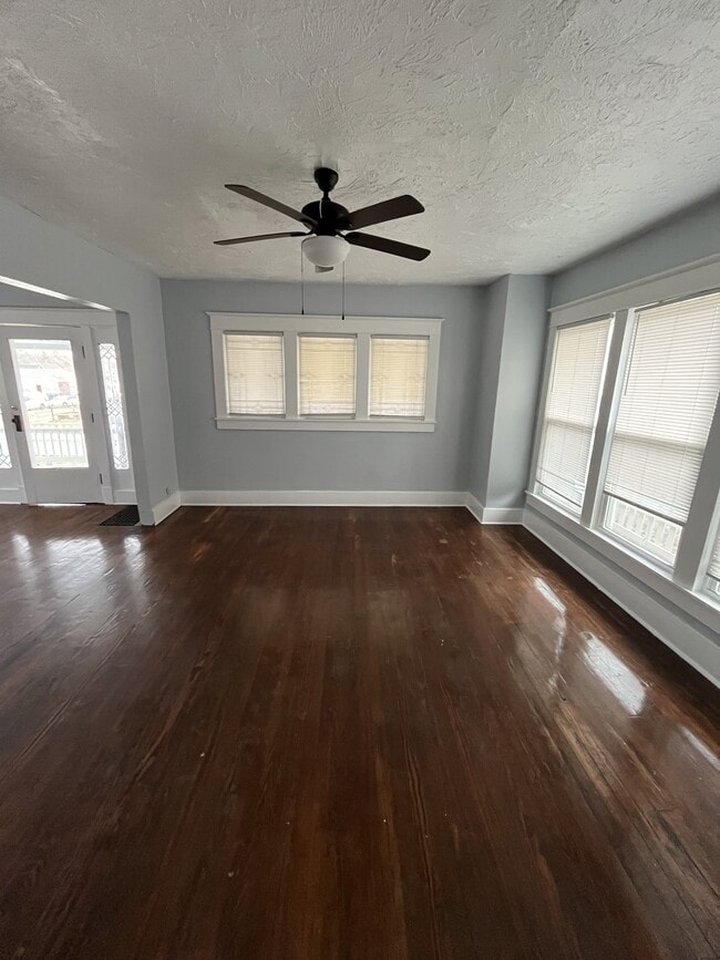 Photo - 735 W 3rd St