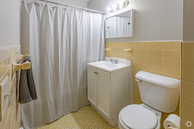 1BR, 1BA - 800 SF - McCarron's Apartments