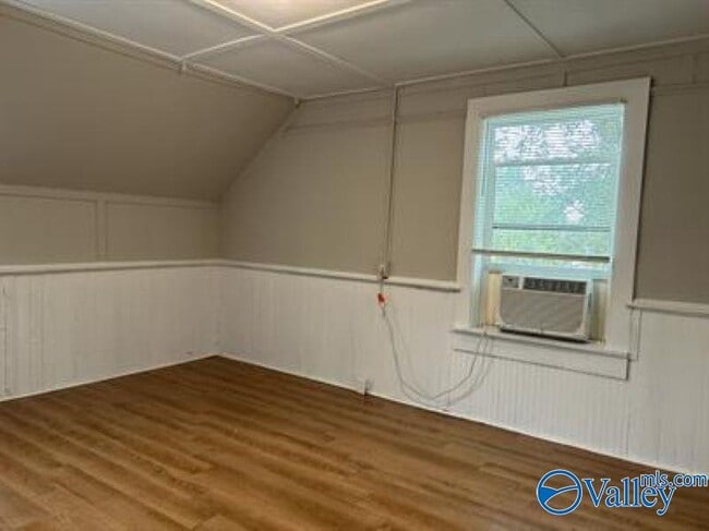 Photo - 3415 Alpine St SW