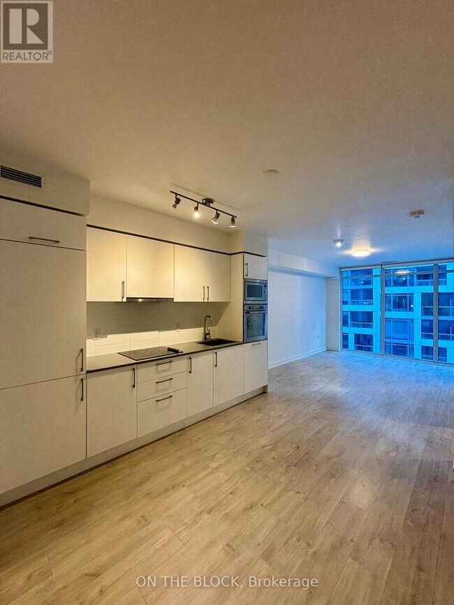 Photo - 27 Bathurst St Unit 515