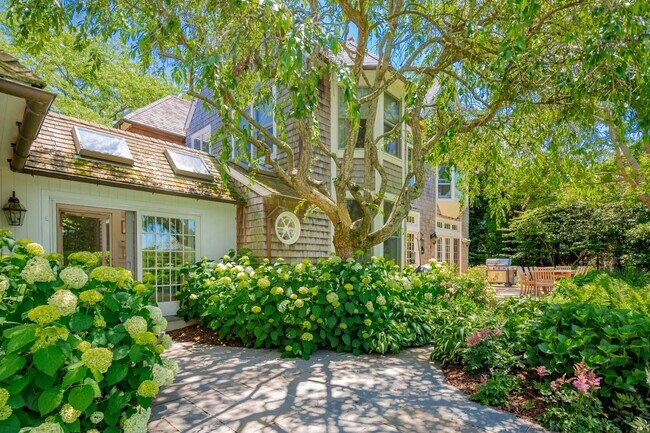 Photo - 72 Bridgefield Rd