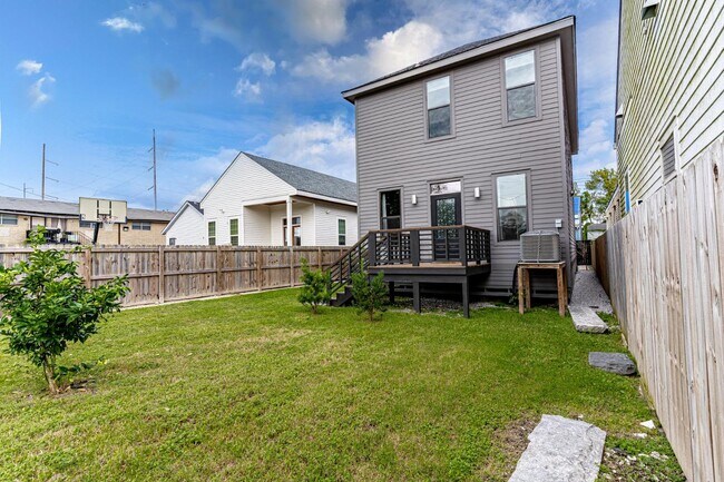 Photo - 2504 Dumaine St