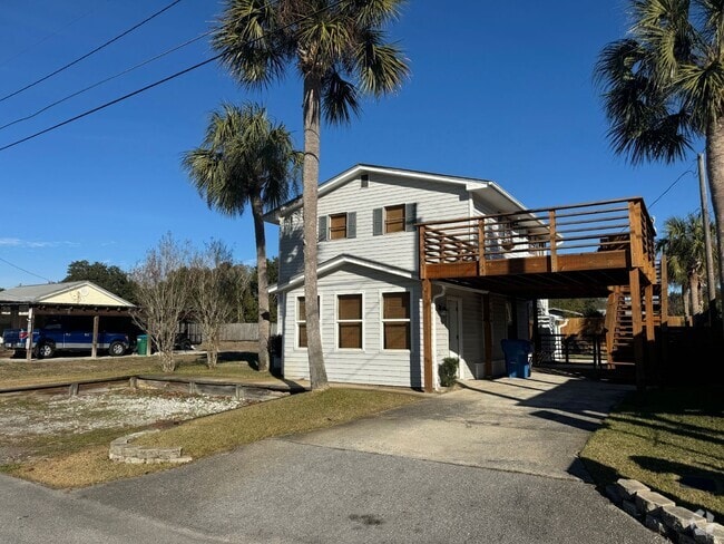 Building Photo - "Charming 2-Bedroom Duplex Oasis on Christ... Unit B Rental