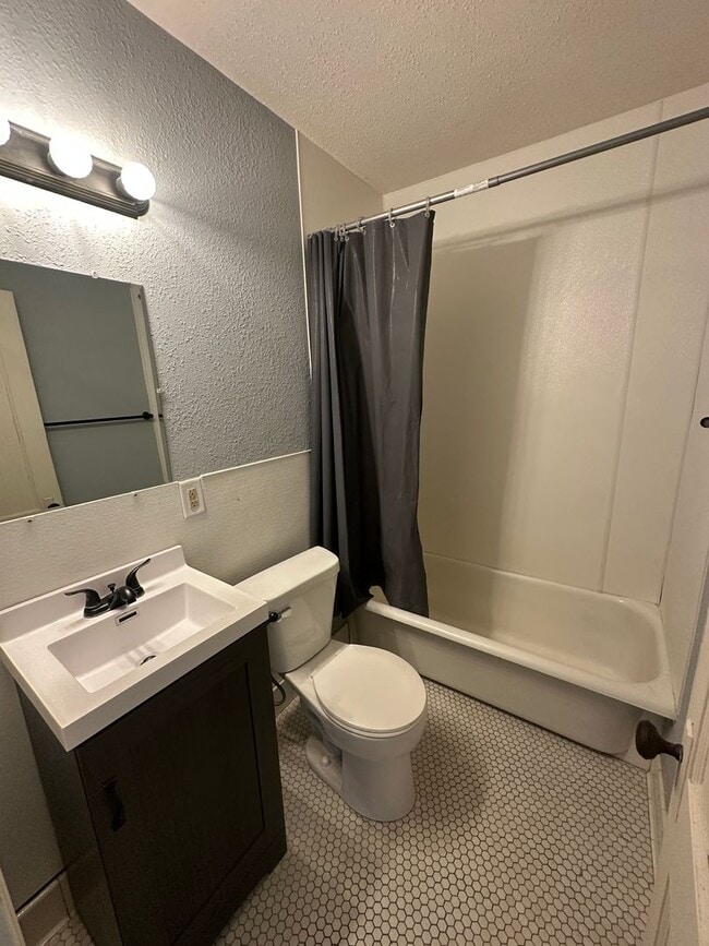 Photo - 705-707 W ASH Unidad Duplex!