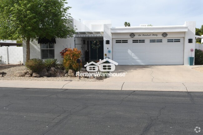 Building Photo - 630 E Piping Rock Rd Rental