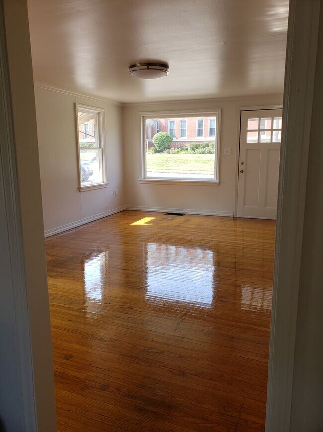 Photo - Robb Ave W 221-225 Unit 225 W Robb Ave "MET Accepted"