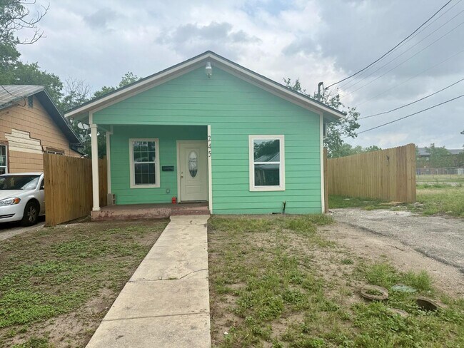 Photo - 245 G St Casa