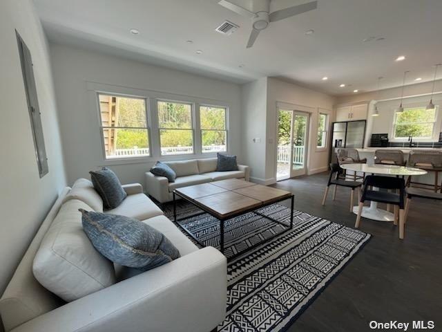 570 Bayberry Walk