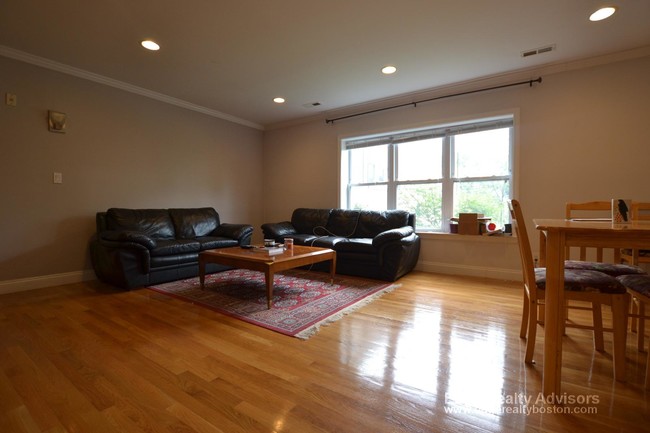 Photo - 176 Newton St Apartments Unit 3