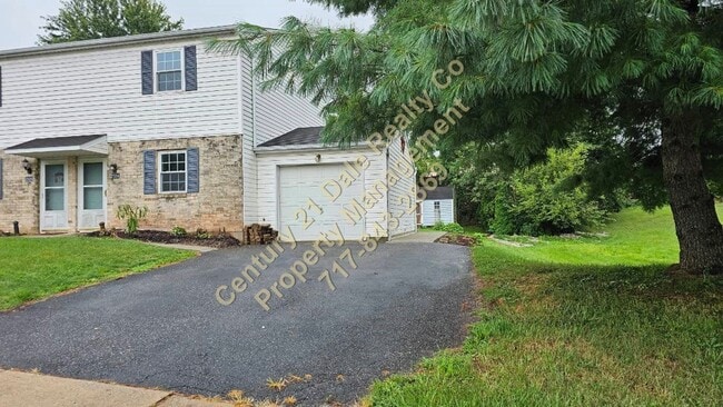 Building Photo - 2 Bedroom Duplex in West York Schools