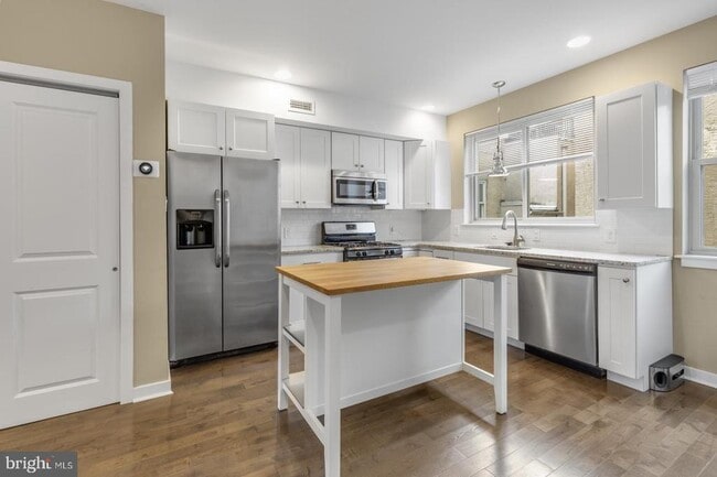 Building Photo - 2030 Sepviva St Unit 2 Rental