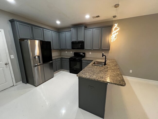 Photo - 128 Worthing Ln