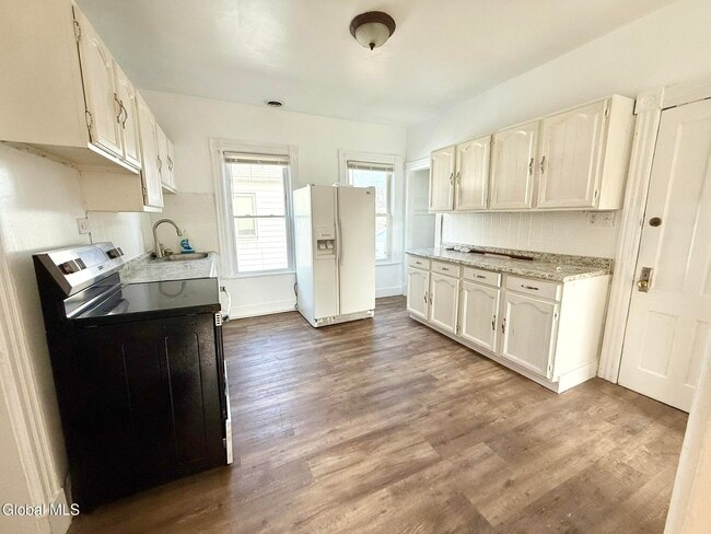 Photo - 1017 Hegeman St