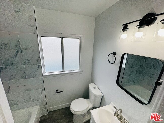 810 W 62nd St Unit 1