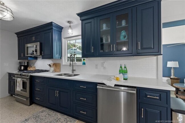 Building Photo - 3676 NE Skyline Dr Rental