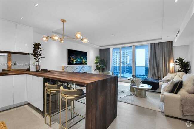 Building Photo - 2301 Collins Ave Unit 1201 Rental