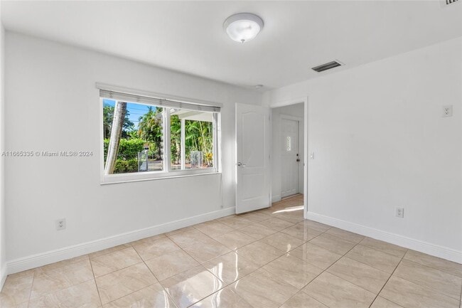 Photo - 4471 SW 10th St