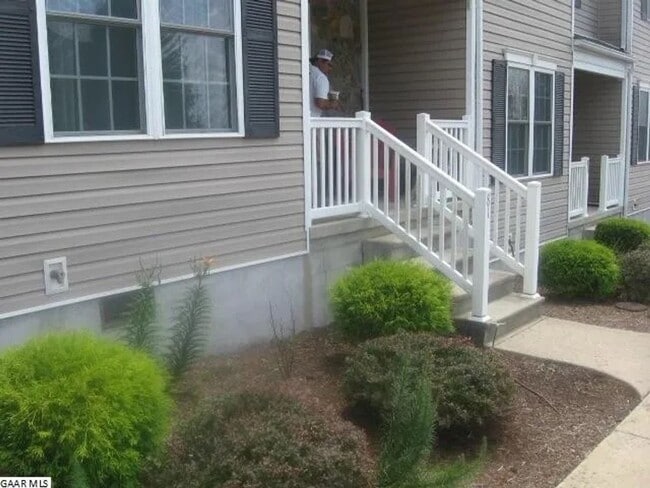 Photo - Lovely 3BR, 2.5 Ba townhome in the Pinnacles