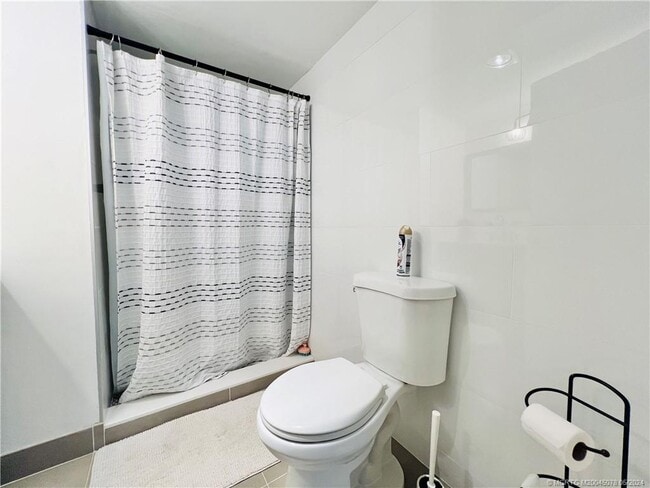 Building Photo - 11000 S Ocean Dr Unit 6I