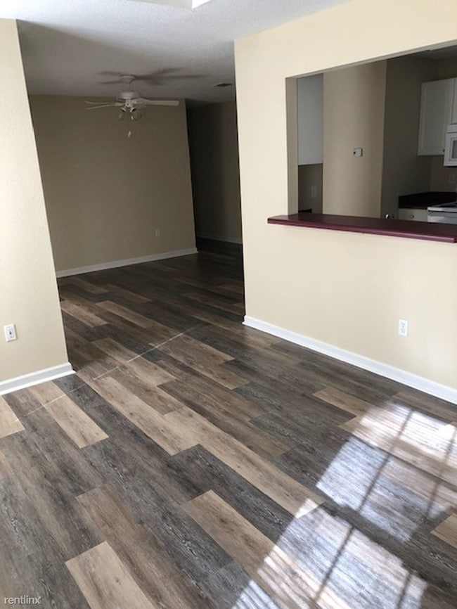 Photo - 2 br, 2 bath Condo - 929 Greystone Dr