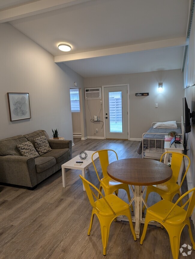 Building Photo - Wildwood Place Apartments 3519 Unit 1