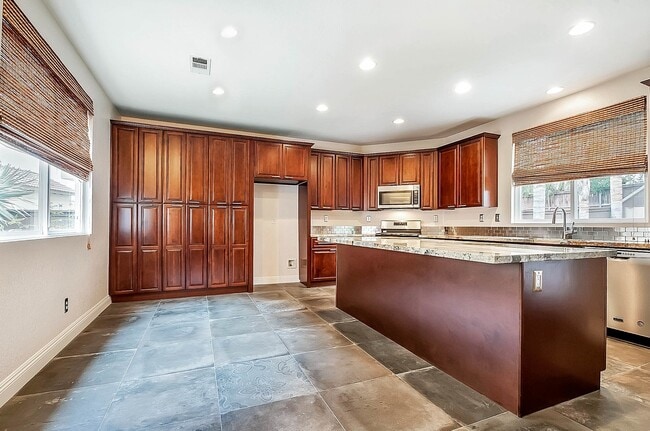 Photo - Modern 5 Bedroom in Paseo Del Sol