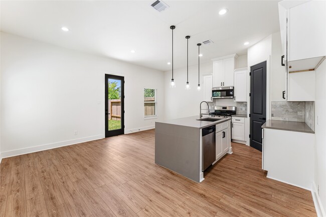 Photo - 3620 Mt Pleasant St
