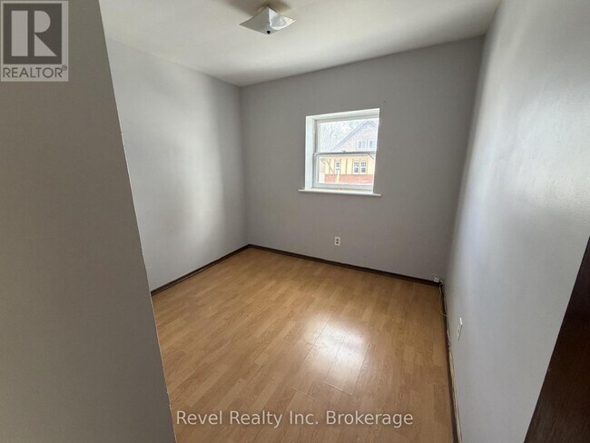 Photo - 571 Ontario St Unité 2