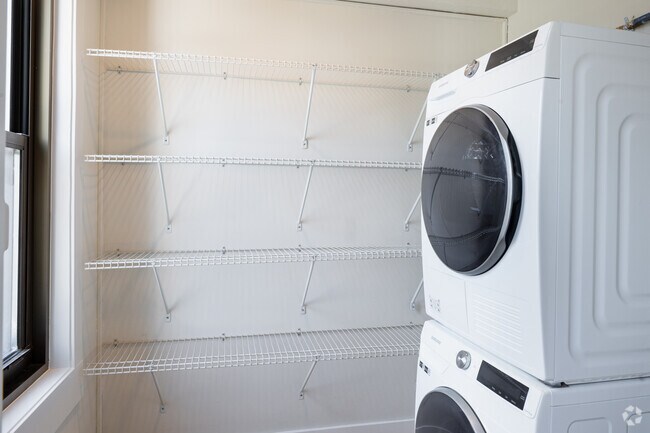 1BR, 1BA - 714SF - Laundry