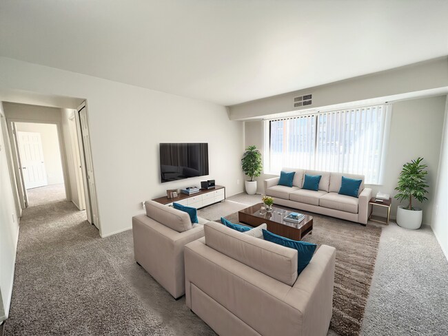 Photo - Trafalgar Square Apartments