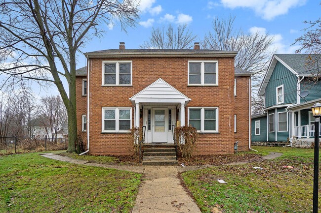 Photo - Newly Renovated 1br/1ba Apartment Available! PICTURES COMING SOON! Unit D