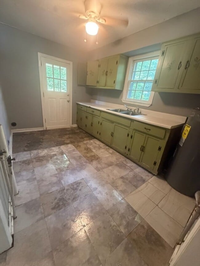 37 Eddy Dr