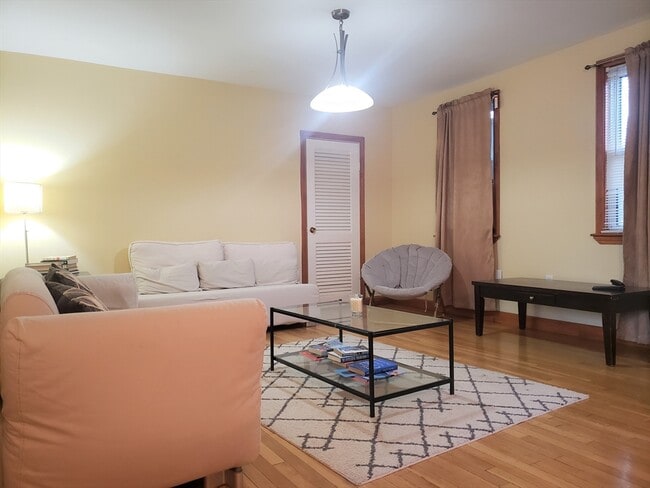 Building Photo - 50 Temple St Unit 1 Rental