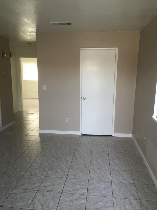 Photo - 238 N 4th Ave Unidad 102