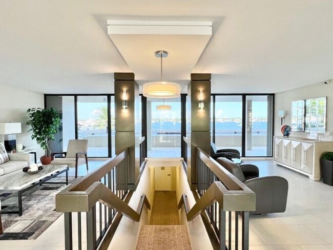 Photo - 132 Lakeshore Dr