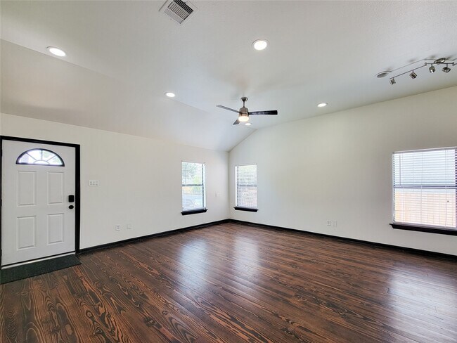 Photo - 1904 Davis St