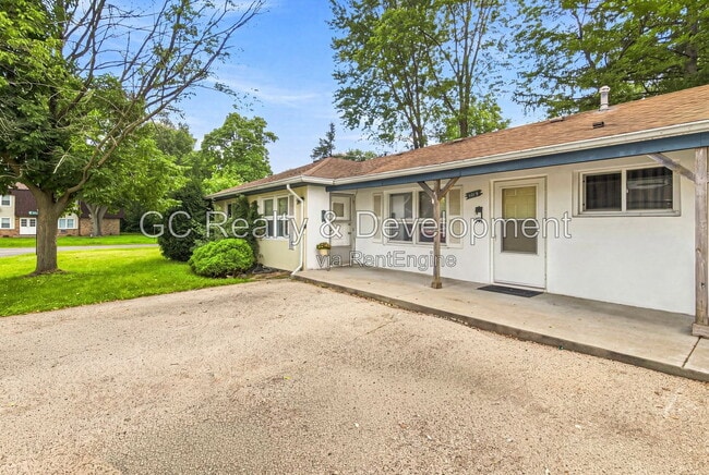 Building Photo - 913 3rd St Unit 909