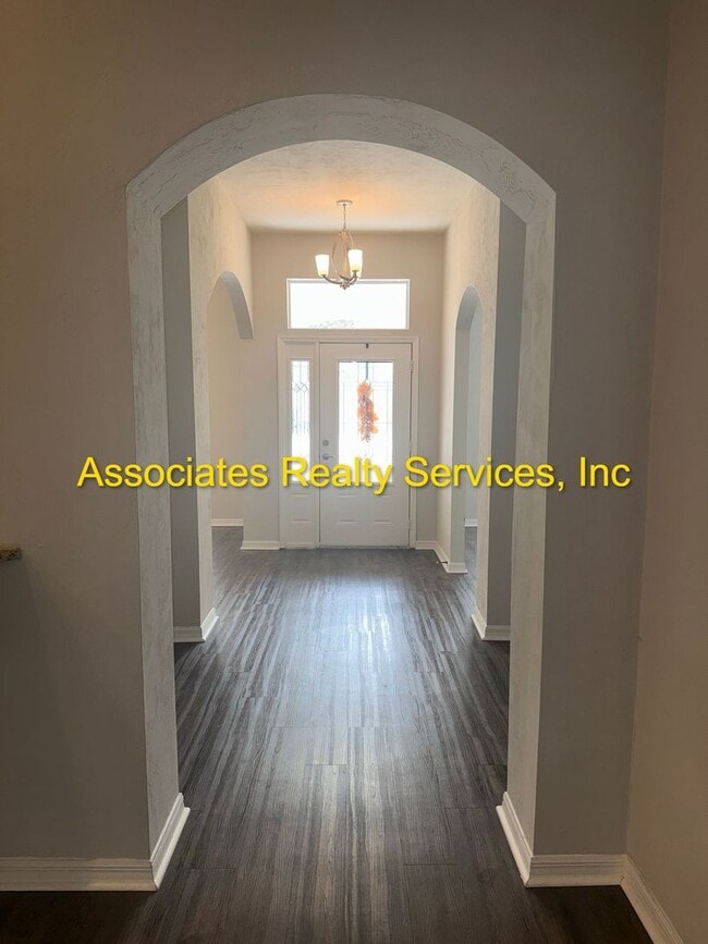 Photo - Spacious 4-Bedroom Home with Office in Portofino! LOOK!